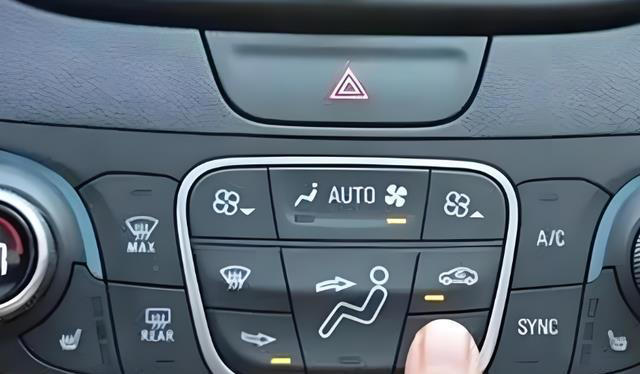 汽車開空調(diào)很耗油？汽修師傅說漏嘴：記住這些，既制冷還省油