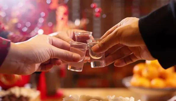 饅頭是肝病的“發(fā)物”？再三提醒：這4種食物，真的應(yīng)該少吃！